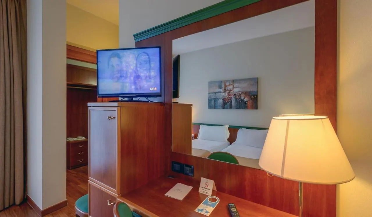****  Hotel Raffaello Милан Италия