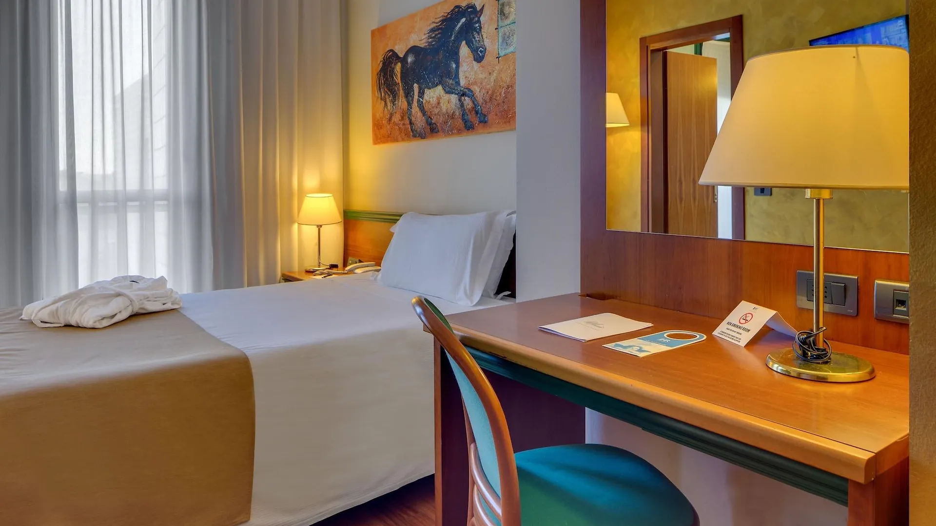 ****  Hotel Raffaello Милан Италия