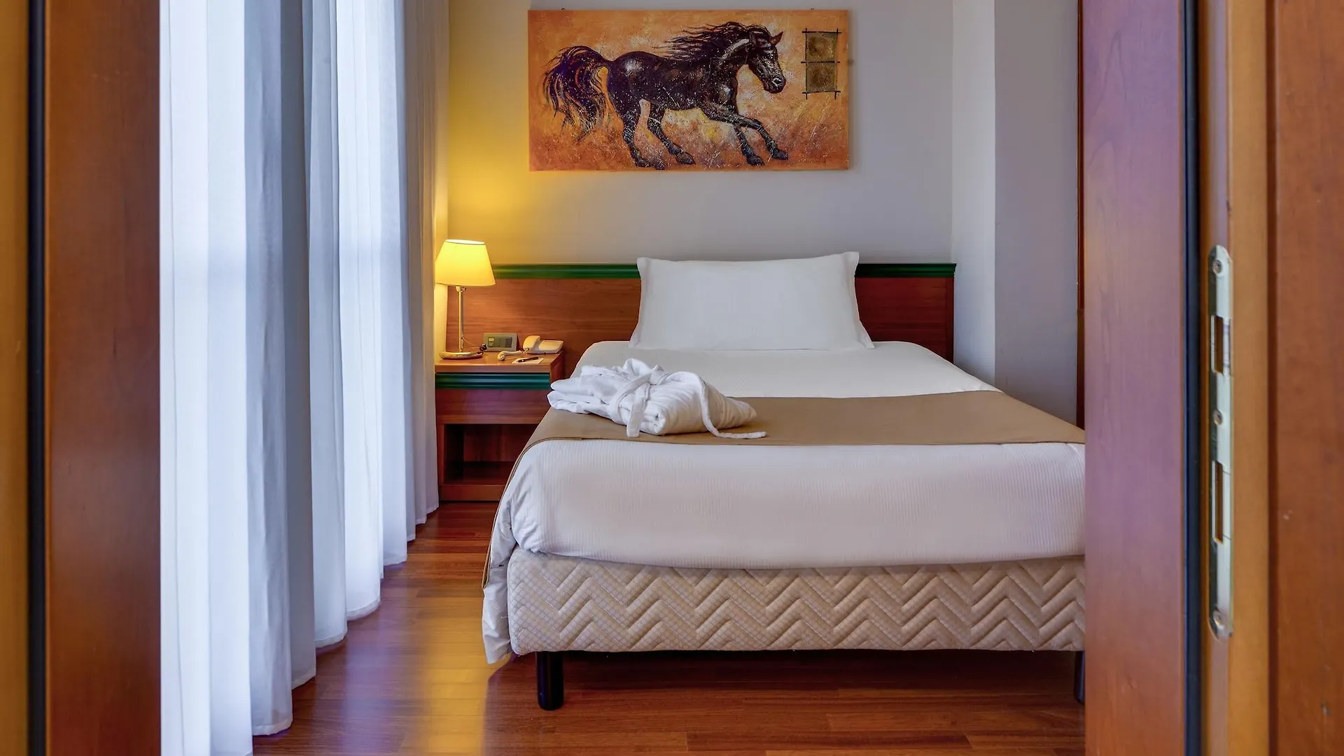 Hotel Raffaello Милан 4*,  Италия