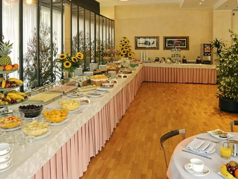 Hotel Raffaello Милан 4*,  Италия
