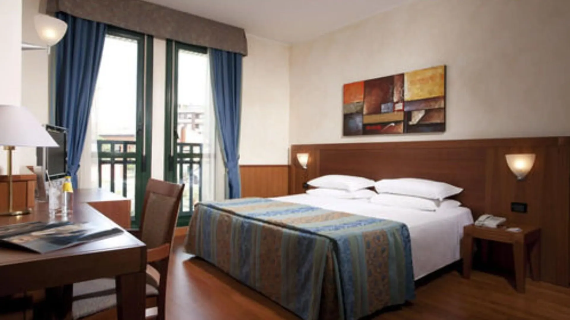 Hotel Raffaello Μιλάνο 4*,  Ιταλία